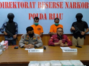 Direktorat Narkoba Polda Riau Tangkap 2 Tersangka dengan BB 15 Kg Lebih Sabu