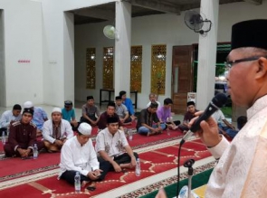 Bersafari Ramadhan ke Mushalla Nurul Farah, Rektor Titip Mahasiswa UIR