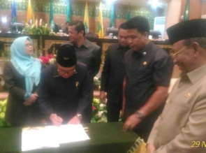 APBD Riau 2018 Disahkan Paripurna DPRD Riau, Rp10,09 Trilun