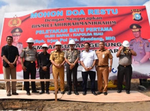 Wabup dan Kapolda Riau Lakukan Peletakan Batu Pertama SPN Polda Riau.