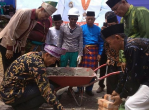 Walikota Letakkan Batu Pertama Pembangunan Masjid Ar Rayyan di Simpang Tiga