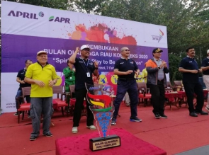 Semangat Juara Junjung Persahabatan Bulan Olahraga Riau Kompleks
