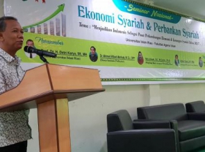 Rektor UIR Buka Seminar Syariah, Dekan FAIÂ  Beberkan Lima Komponen Perbaikan Ekonomi Umat
