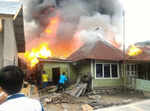 Kampung Dalam Terbakar, 9 Rumah Hangus Di Lalap Api