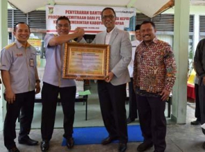 Terima CSR, Bupati Kampar Ajak Masyarakatnya Nabung di Bank Riau Kepri
