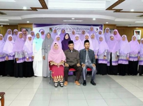 Plt Wali Kota Hadiri Seminar dan Pelantikan PW Salimah Pekanbaru
