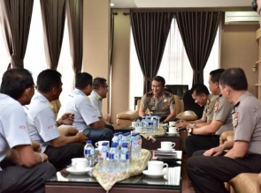 Dirut Dan Direktur Operasional Bank Riau Kepri Bersilaturrahmi Dengan Kapolda Riau