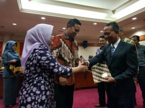 Rektor UIR Bersama Tiga Rektor Lain Teken MoU Tri Dharma dengan Ketua DPRD Riau