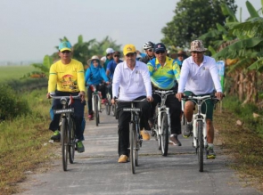 Bupati Siak Syamsuar, Naik Sepeda Ontel Dalam Acara Fun Bike Agrowisata di Kec. Bunga Raya
