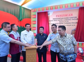 Walikota Resmikan Nama Bank Riau Kepri Cabang Pekanbaru