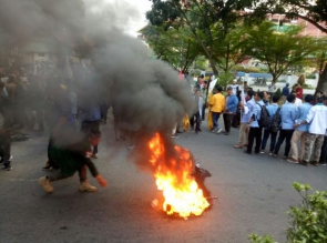 Demonstrasi Tolak UU MD3 BEM Se Indonesia Merangsek DPRD Riau