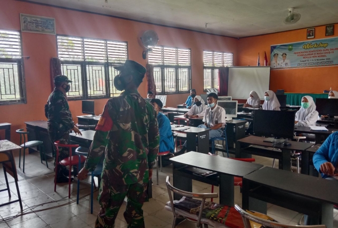 Tingkatkan Minat Menjadi TNI-AD, Babinsa Koramil 16/Tapung Sosialisasikan Kepada Pelajar