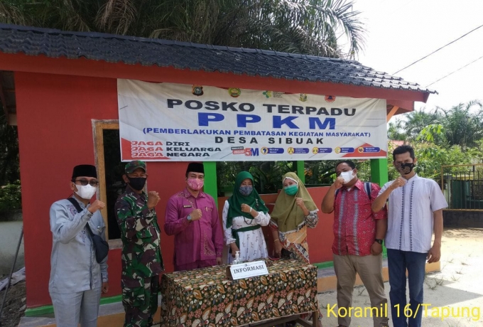 Babinsa Koramil 16/Tapung Bersama Kades Cek Posko PPKM Skala Mikro Desa Binaan