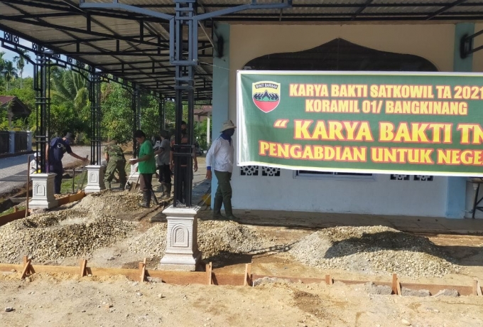 Salah Satu Wujud Kepedulian, Angota Koramil 01/Bkn Galakkan Gotong Royong Membangun Masjid