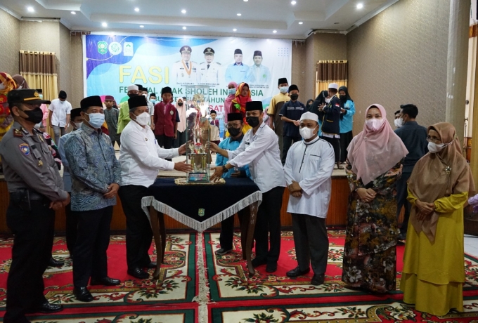 Bupati Alfedri Menutup  Festival Anak Sholeh Indonesia Kabupaten Siak Tahun 2021