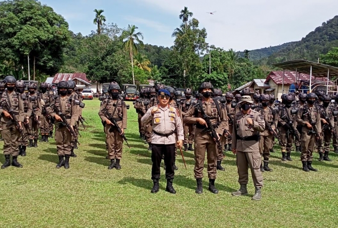 100 Personel Brimob Diturunkan Di Rimbang Baling, Back Up Pemberantasan Illegal Logging