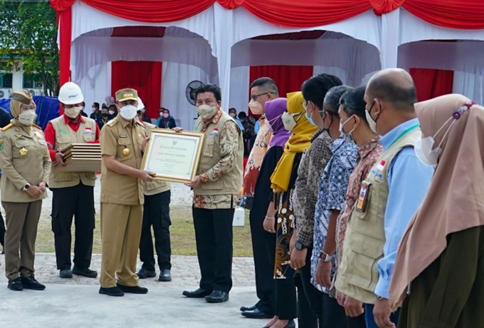 Peringatan Bulan K3 Nasional Provinsi Riau, PT RAPP Terima Penghargaan dari Gubri