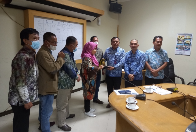 Kabag Umum DPRD Kampar Sambut Kunker Anggota DPRD Kota Banjar Baru
