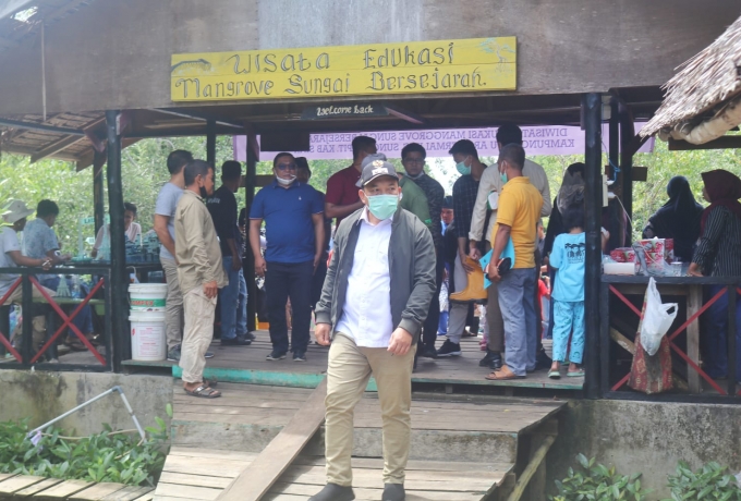 Buka Festival Ragam Pesisir, Husni : Mari kita Selamatkan Hutan dan Magrove demi anak cucu kita