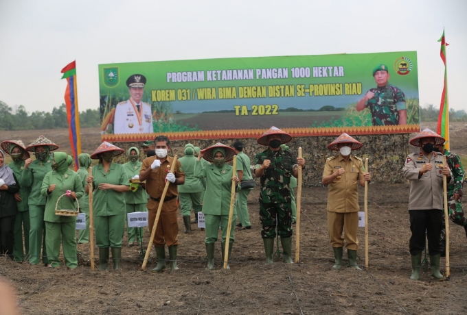 Danrem 031 WB Bersama Gubernur Riau Launching Program Ketahahan Pangan 1.000 Hektar di Kampar