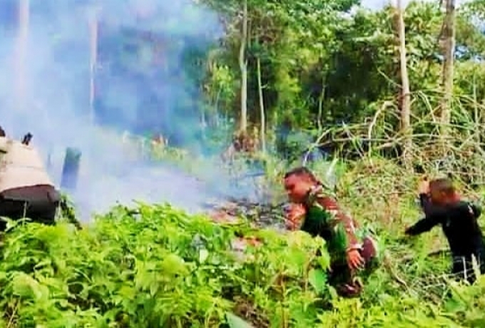 Karhutla Kembali Terjadi di Rokan Hulu Riau, Petugas Gabungan Padamkan Api Dengan Rating Pohon