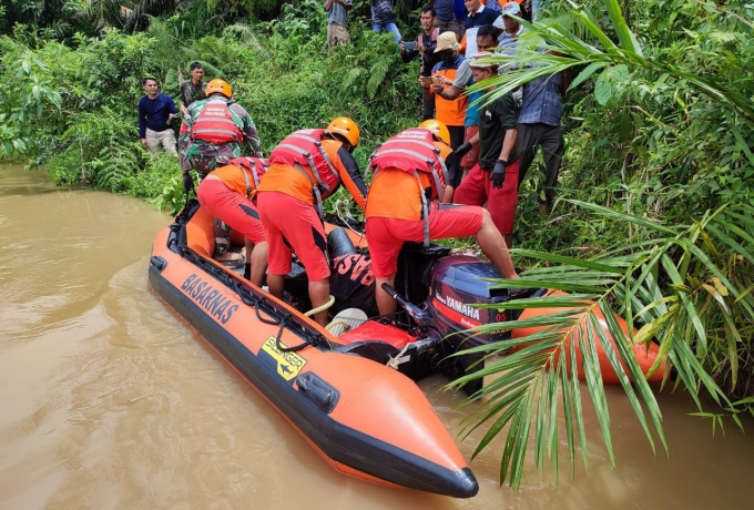 Petugas Gabungan Temukan Jenazah Remaja yang Terseret di Sungai Rokan