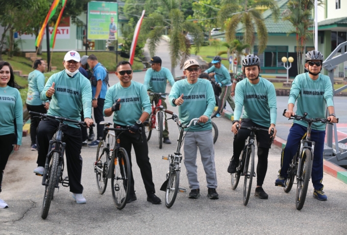 Meriahkan HUT TNI Ke-77, Kodim 0313/KPR Gelar Olahraga Sepeda Santai Bersama Forkopimda