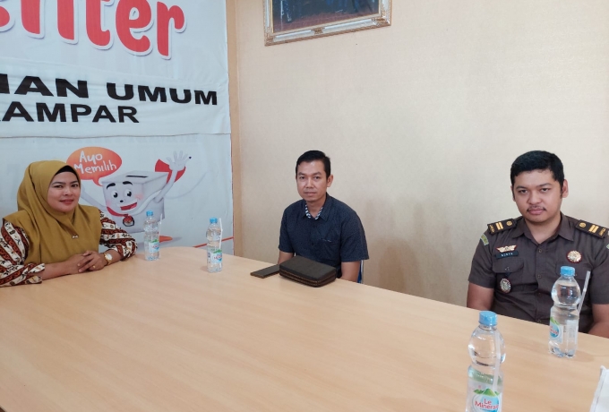 Ketua KPU Maria Aribeni Sambut Baik Kunjungan Silaturahmi Kasi Intel Kejari Kampar