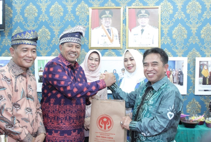 Stand Bazar JKPI 2022 Kabupaten Siak Pomosikan Tenun dan Batik Siak