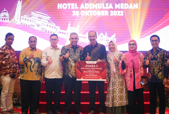 Pj Bupati Kampar Terima Penghargaan Stakeholder Ke-2 NSF SKK Migas  KKKS Sumbagut