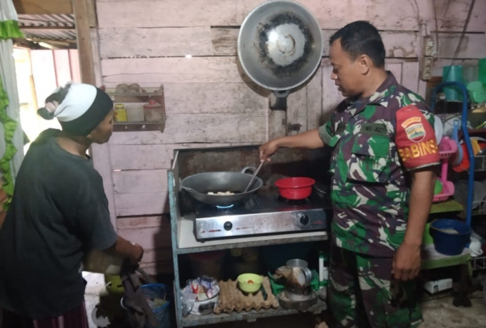 Laksanakan Program Babinsa Masuk Dapur, Babinsa Koramil 05/Kampar Kiri
