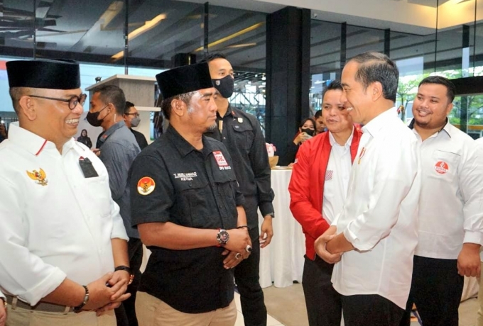Minta Nomor HP Petani Kening Presiden Jokowi Mengkerut Mendengar Laporan Petani Sawit