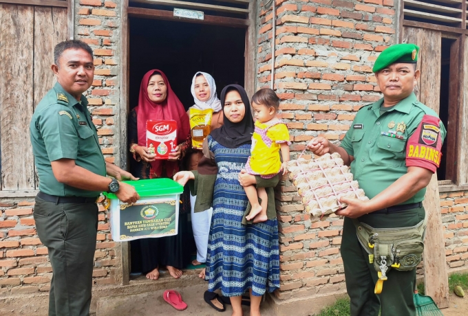 Balita Stunting di Kabupaten Rokan Hulu Dapat Bantuan Sembako dari Bapak Asuh Danrem 031/Wira Bima