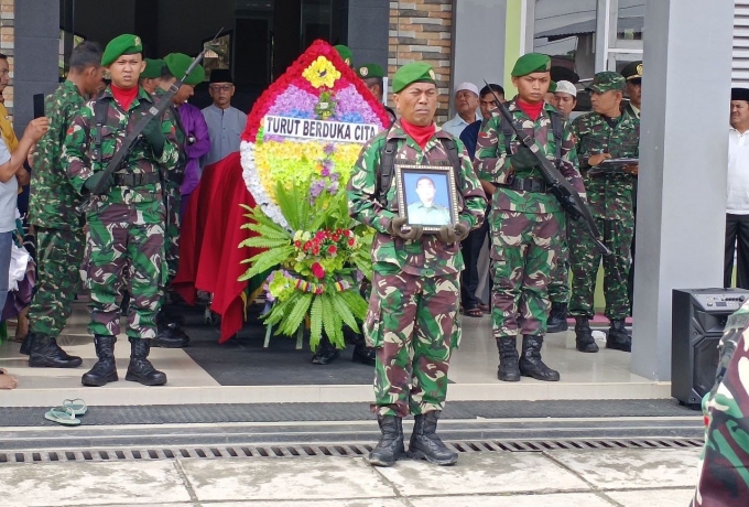 Danramil 01/Bkn Jadi Irup Proses Pemakaman Anggota TNI Koramil 07/Kampar