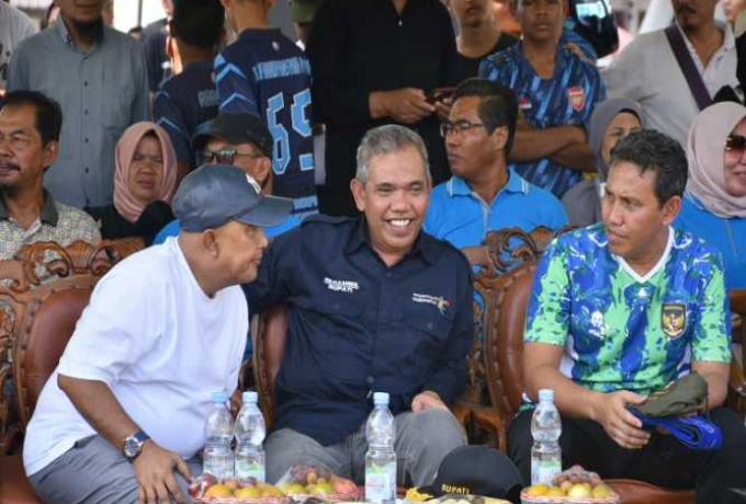 Bangun Daerah Melalui Olahraga, Tony Hidayat Wakil Ketua DPRD Kampar Resmikan Sekolah Sepak Bola  