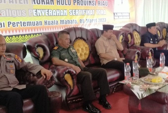 Danramil 11/TBS Hadiri Pelantikan dan Pengambilan Sumpah Jabatan Kades Desa Mahato 