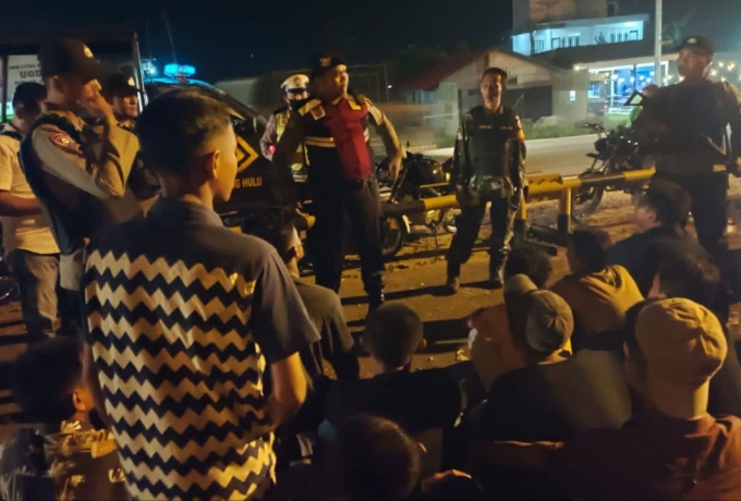 Cegah Balap Liar Babinsa Koramil 16/Tapung Patroli Malam Bersama Anggota Polsek Tapung Hulu