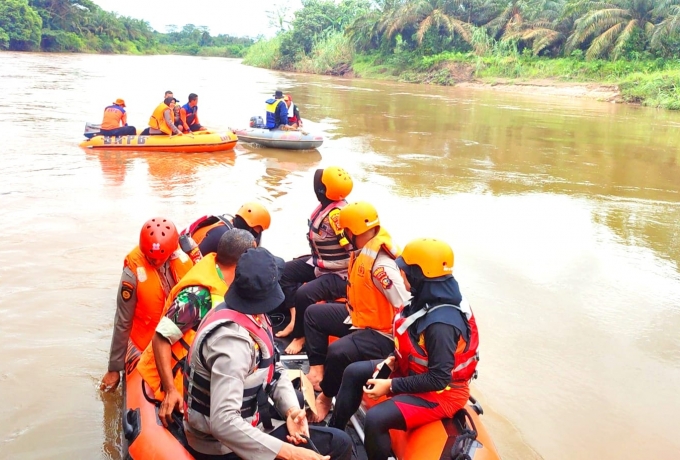 Hari ke Dua, Petugas Gabungan Masih Melakukan Pencarian Wanita yang Nekat Ceburkan Diri ke Sungai