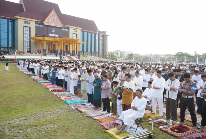 10 Ribu Jamaah Hadiri Salat Idul Adha 1444 Hijriah 2023 di Halaman Mapolda Riau