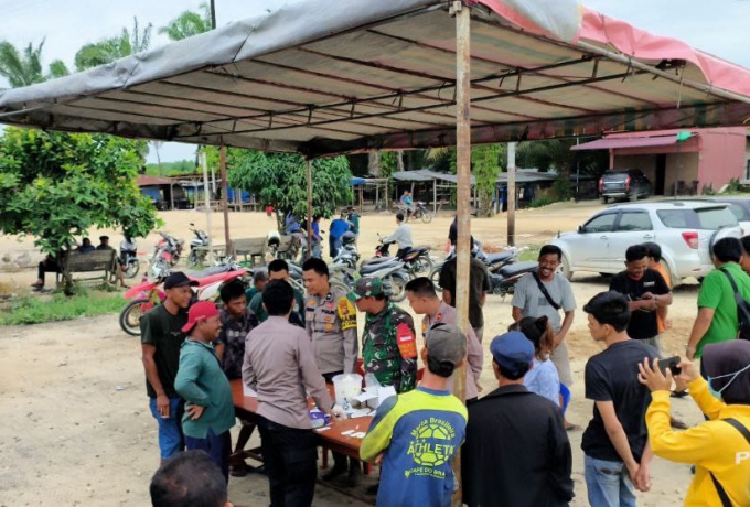 TNI Polri Melaksanakan Tes Urine Kepada Masyarakat