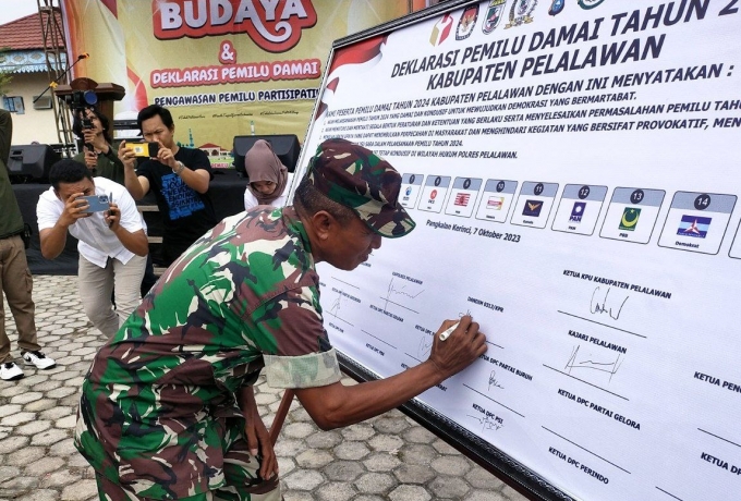 Danramil 09/ Langgam Hadiri Kegiatan Deklarasi Pemilu Damai di Kabupaten Pelalawan 
