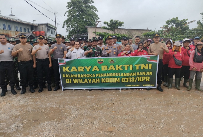 Koramil Wilayah Jajaran Pelalawan melaksanakan karya Bhakti TNI di Pasar Tradisional