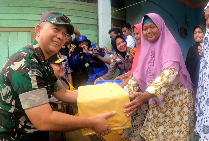 Korban Banjir di Rokan Hulu Mendapat Perhatian Besar Dari Danrem 031/ WB dan Kapolda Riau