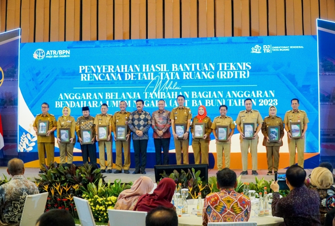Bersama 63 Kepala Daerah, Pj Bupati Kampar Hambali Terima Materi Teknis RDTR dari Menteri ATR/BPN RI