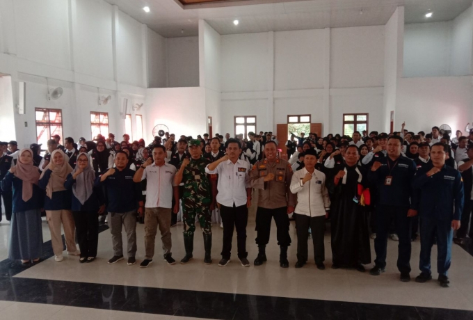 Danramil 09/ Lgm Bersama Muspika Hadiri Pelantikan dan Pembekalan Pengawas TPS Se Kecamatan