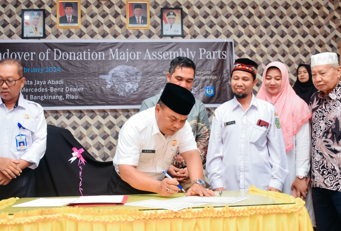 Pemkab Kampar Terima Bantuan Alat Praktek Untuk Sekolah Dari Mercedes Benz Indonesia 
