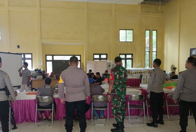 Peran Anggota TNI dan Polri Antisipasi Masalah dalam Perhitungan Suara Pemilu di PPK Kecamatan
