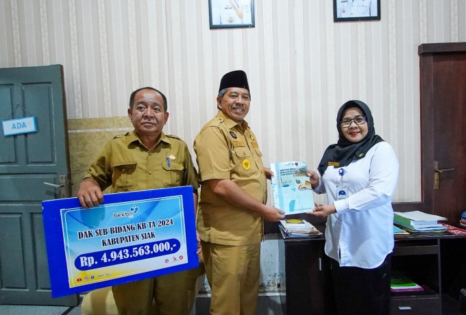 Tingkatkan Pelayanan KB, Bupati Siak Alfedri Terima Dana Alokasi Khusus Dari BKKBN Riau