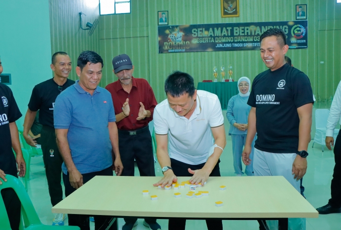 Bersinegi Bersama TNI, Pj Bupati Kampar Resmi Open Turnamen Domino Dandim 0313/KPR CUP