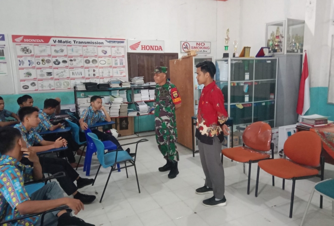 Babinsa Koramil 01/Bkn Sosialisasikan Rekrutmen TNI-AD di SMK Negeri 1 Bangkinang 